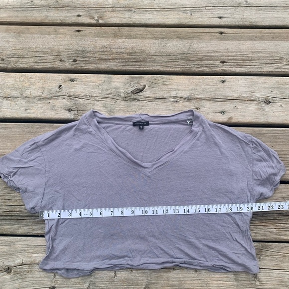 💙 Dynamite Lavender Cropped V-Neck T-Shirt | Size P/S - Picture 6 of 6